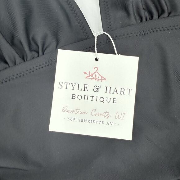 Stylish Black One-Piece Swimsuit - Picture 5 of 9